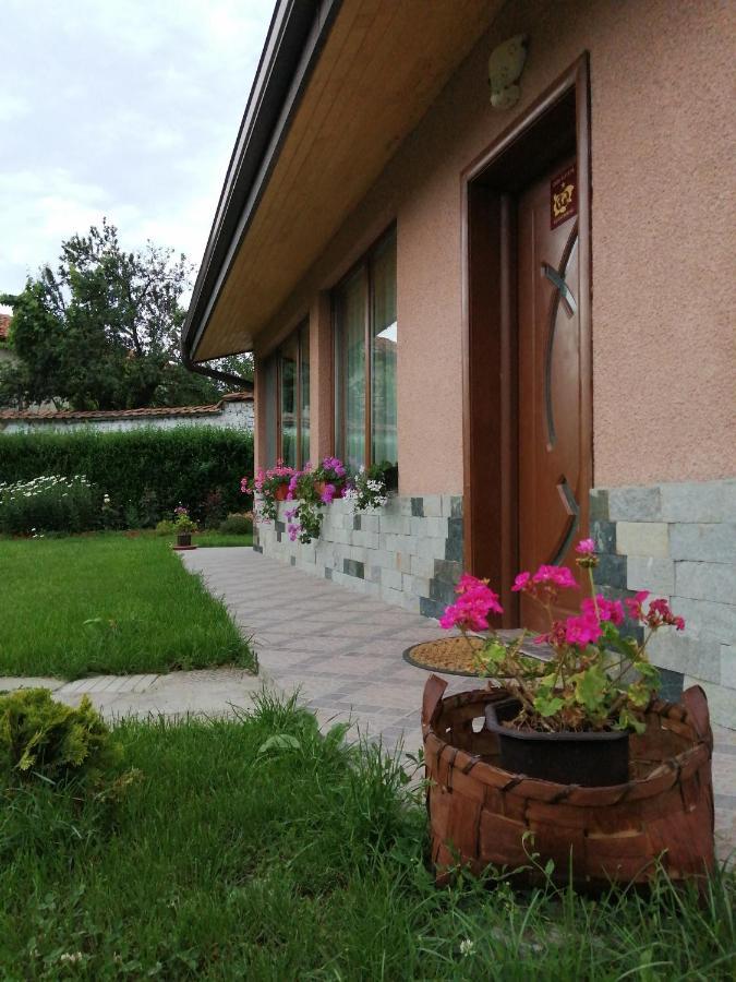 Къща За Гости Уют Guest House Cozy Старосел Екстериор снимка
